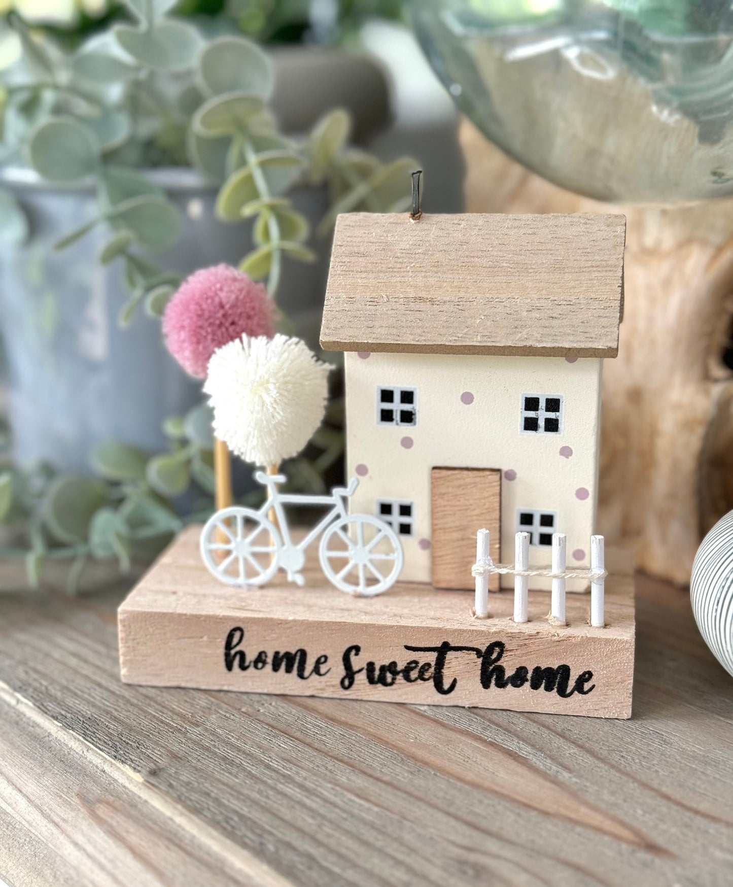 Pom Pom Tree Wooden House