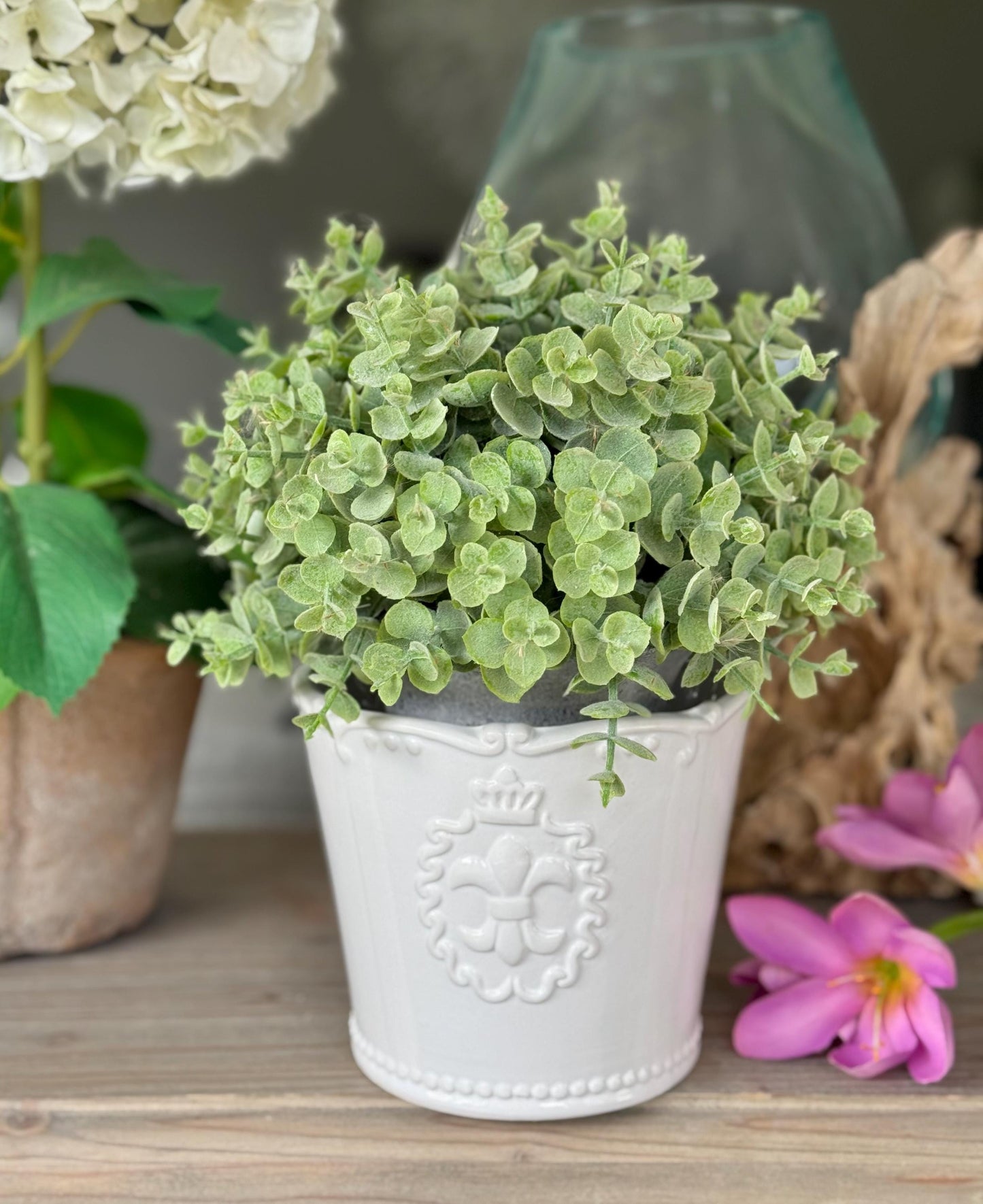 Embossed White Fleur De Lis Pot - Large