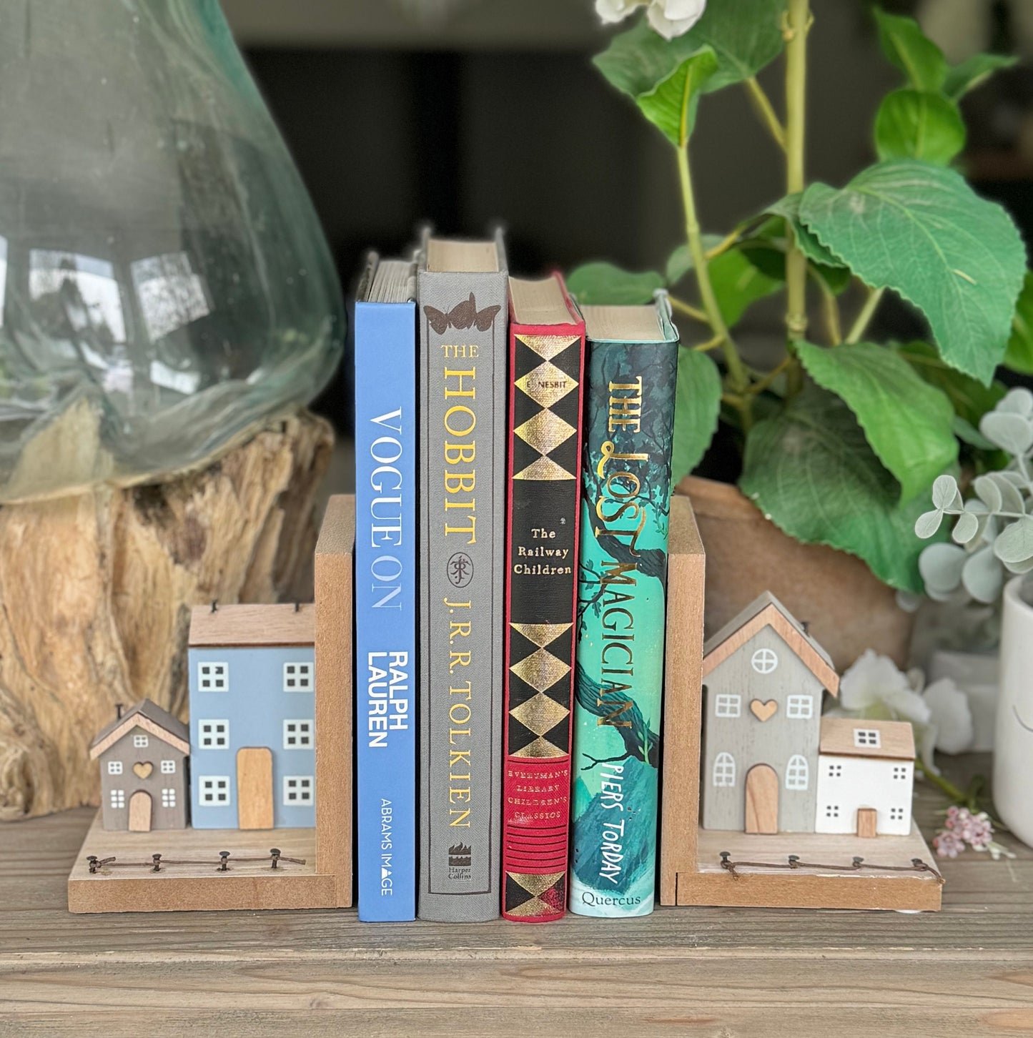 Wooden house Scene Bookends