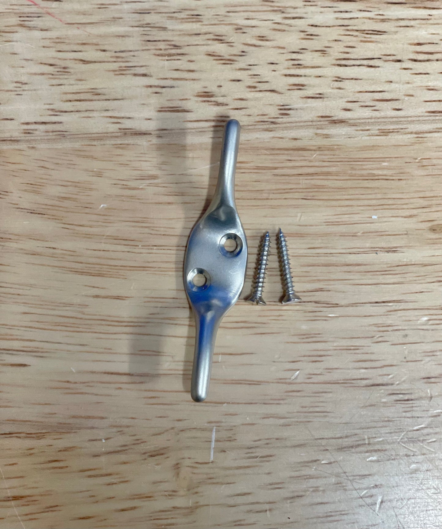 Roman blind metal cleat hook with 2 matching screws.  Available in 7 colours.