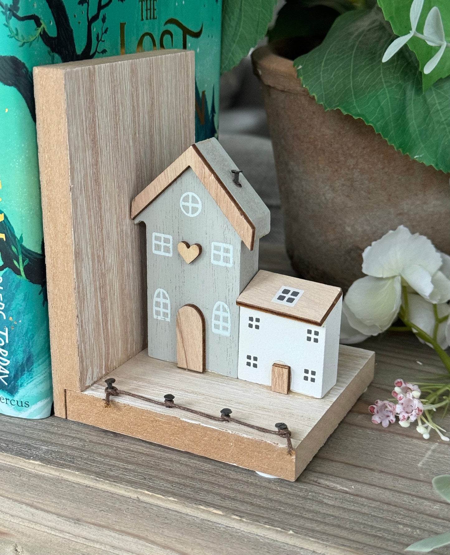 Wooden house Scene Bookends
