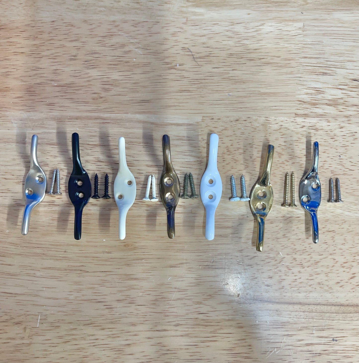 Roman blind metal cleat hook with 2 matching screws.  Available in 7 colours.