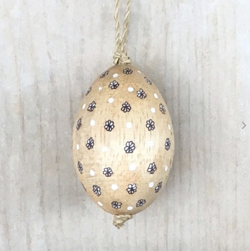 Daisies Hanging Wooden Egg