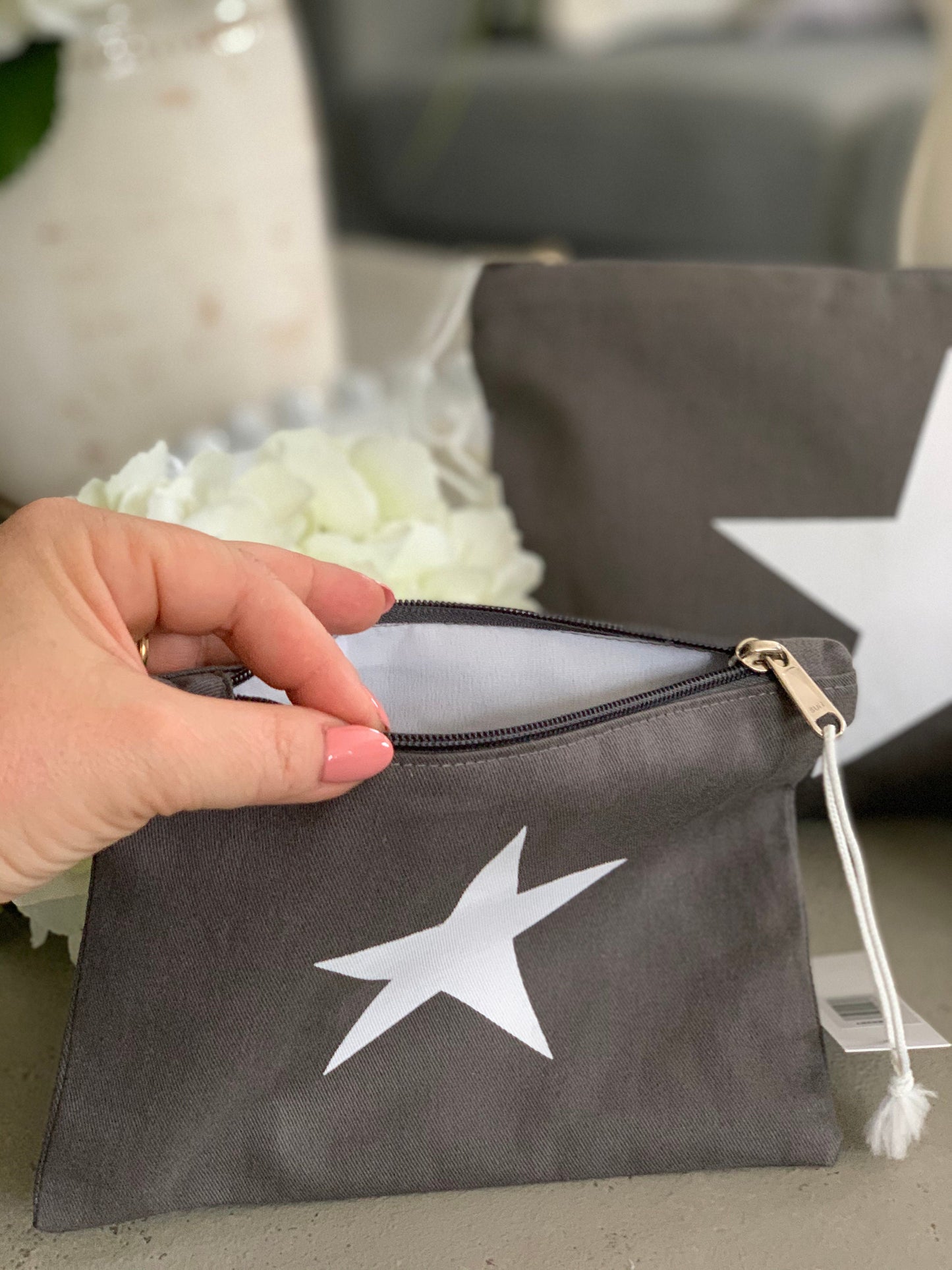 Cosmetics/ beauty and bath / travel pouch