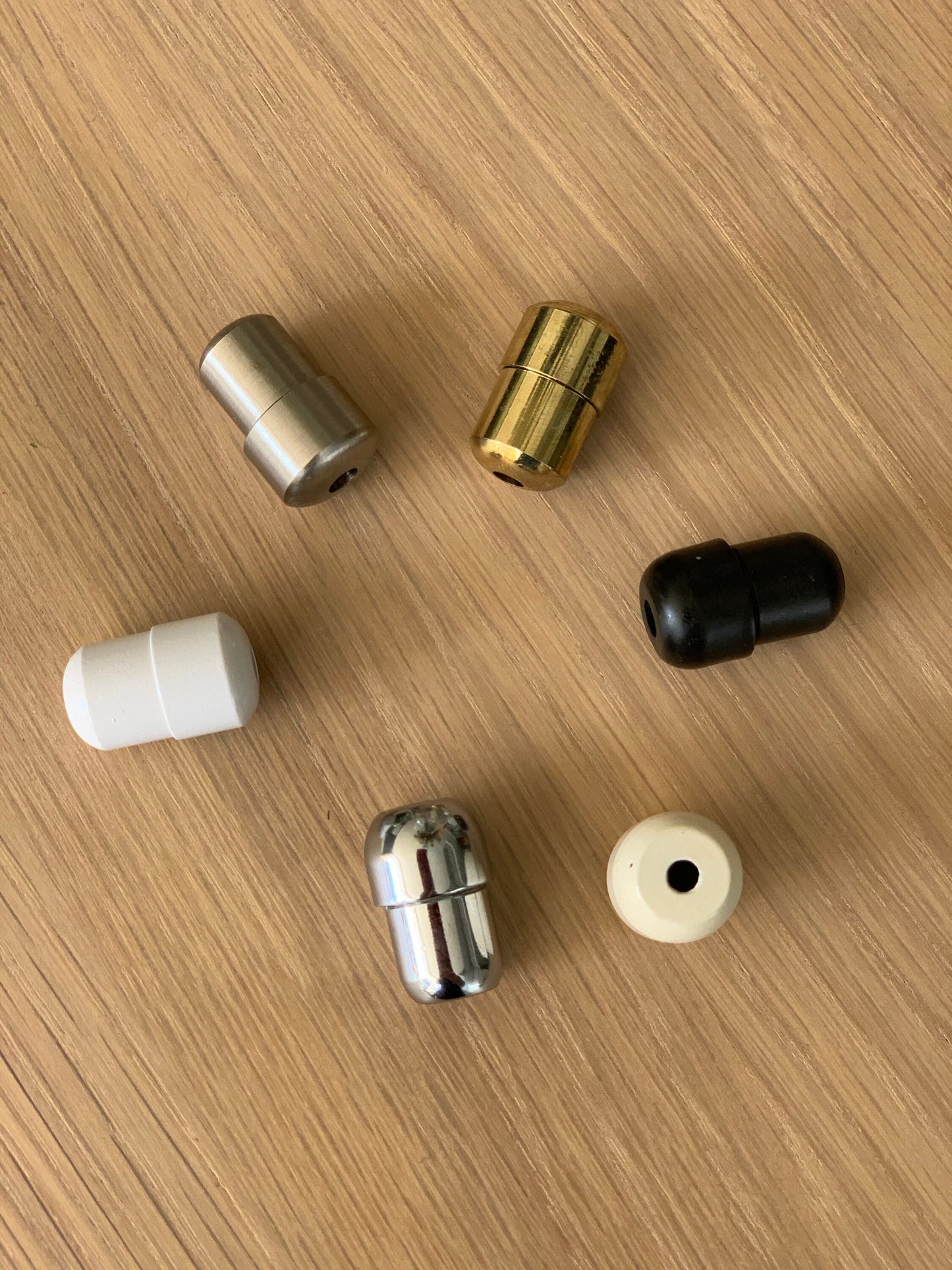 Metal Cord Connector. Ideal for connecting several blind blind cords.  Available in 6 colour.