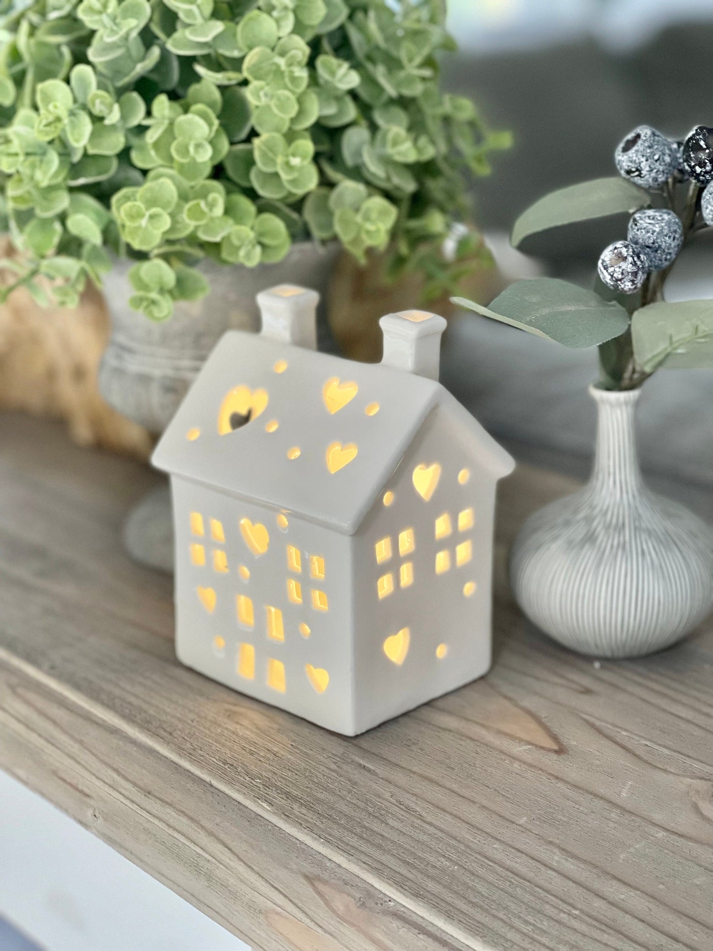 Small Ceramic LED Heart House - 2 Colour Options