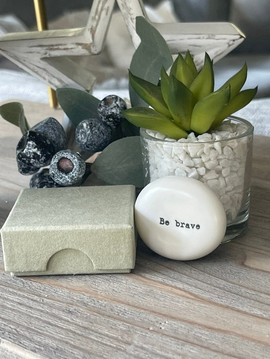 Porcelain Pebble with Giftbox - Be Brave