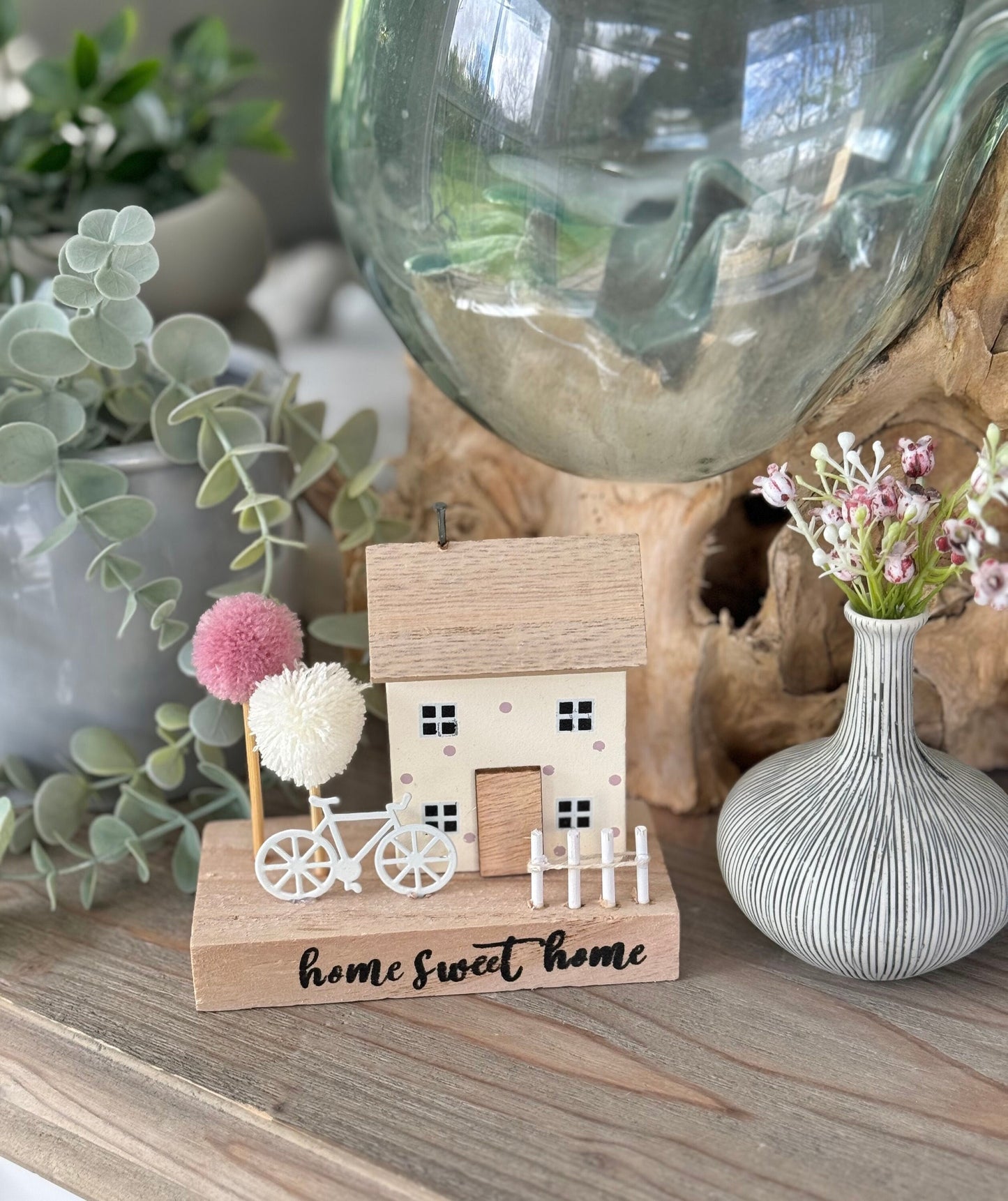 Pom Pom Tree Wooden House