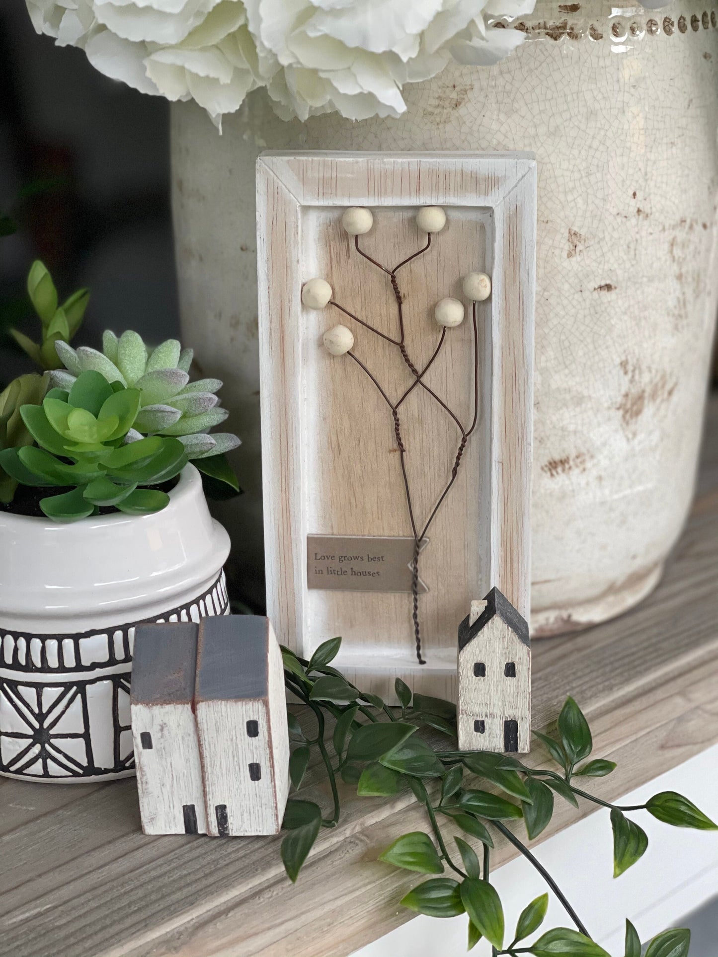 Love grows in little houses Long Berry Picture