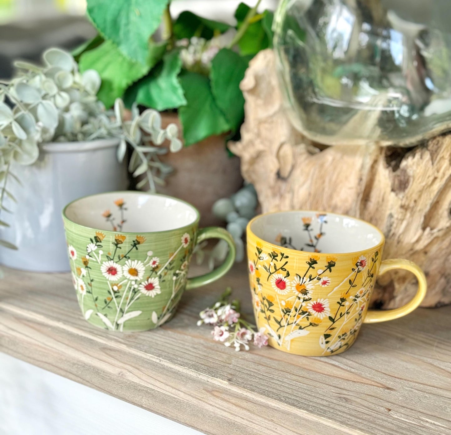 Daisy Ceramic Mugs 12.5cm - 2 Colour Options Available