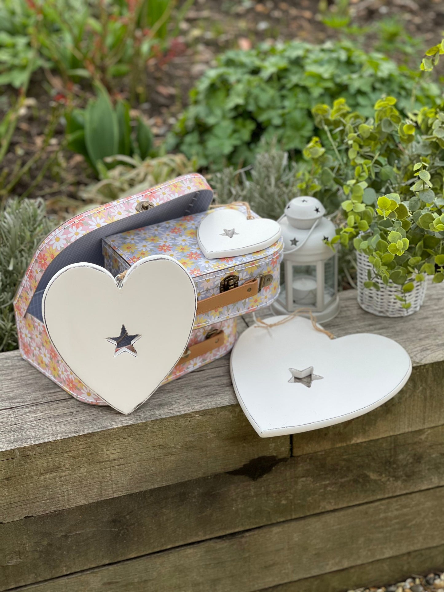 White Hearts With Star Cut Out Detail - Set of 3