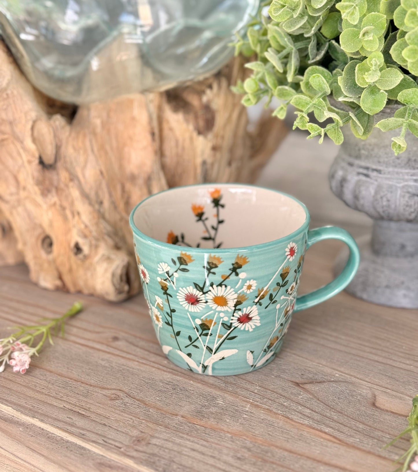 Ceramic Daisy Mugs 12.5cm - 2 Colour Options Available
