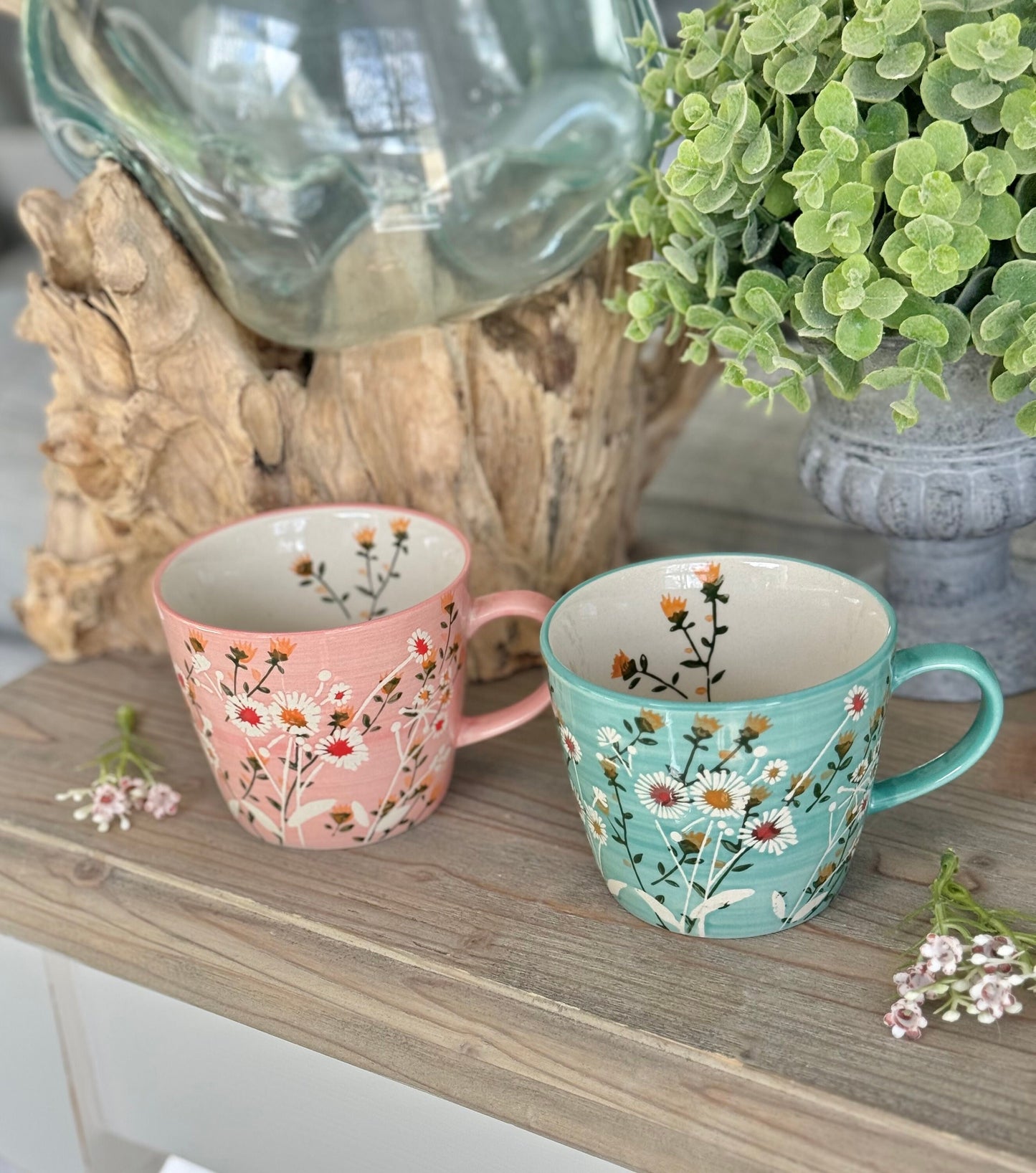 Ceramic Daisy Mugs 12.5cm - 2 Colour Options Available