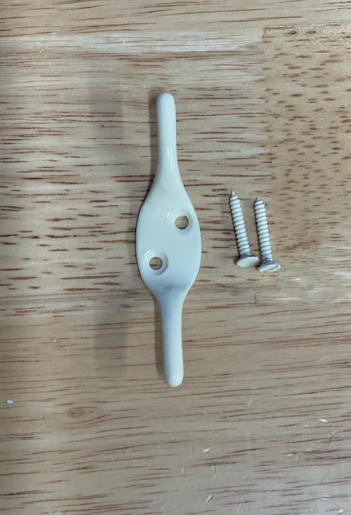 Roman blind metal cleat hook with 2 matching screws.  Available in 7 colours.